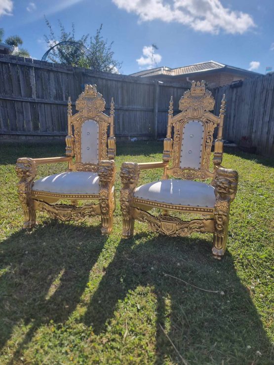 SEATING - THRONES